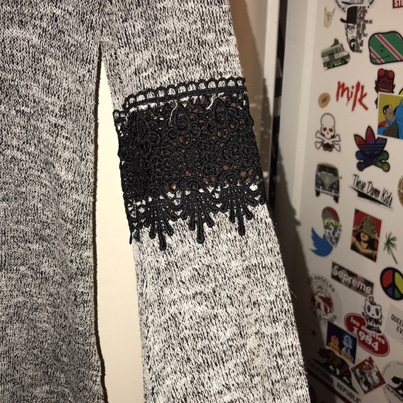 LA Hearts Flowy Sleeved Top - Picture 3 of 3